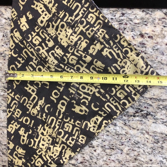 Burton triangle-shaped scarf - Picture 6 of 8